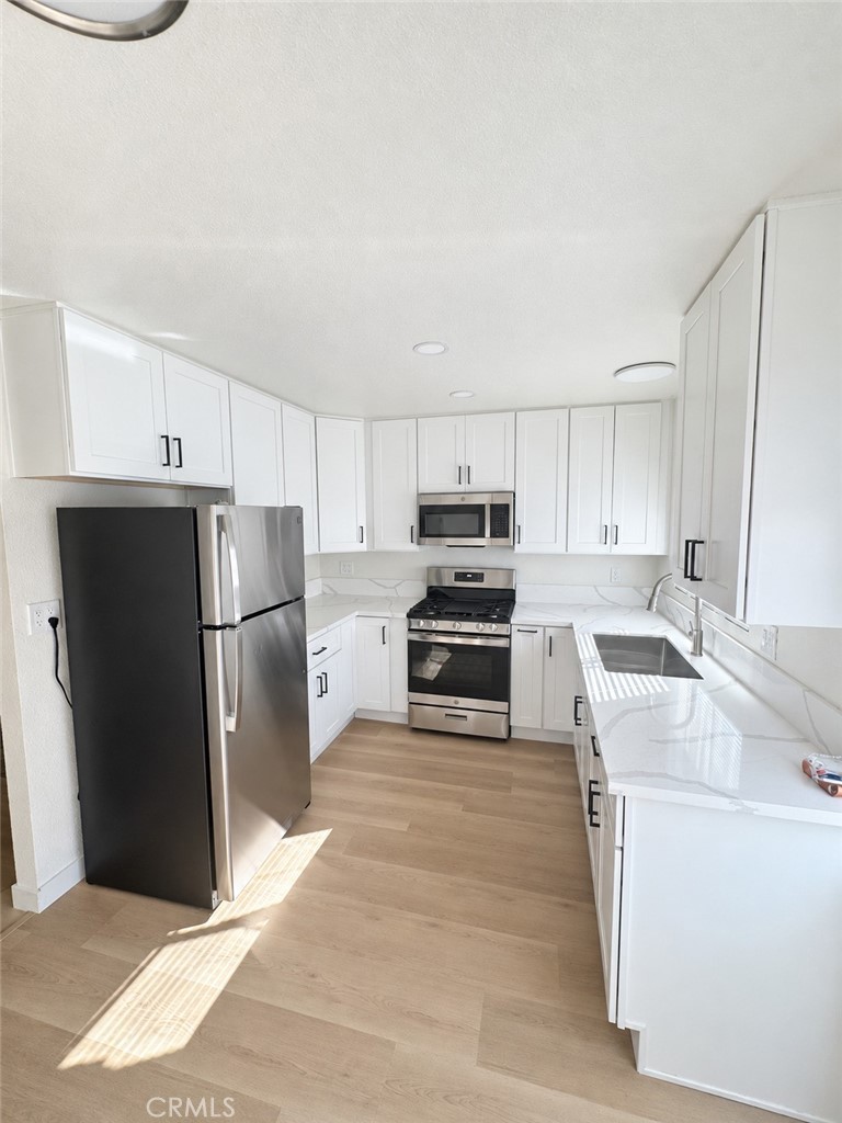 2262 W Colchester Drive E, Anaheim CA 92804 - photo 3