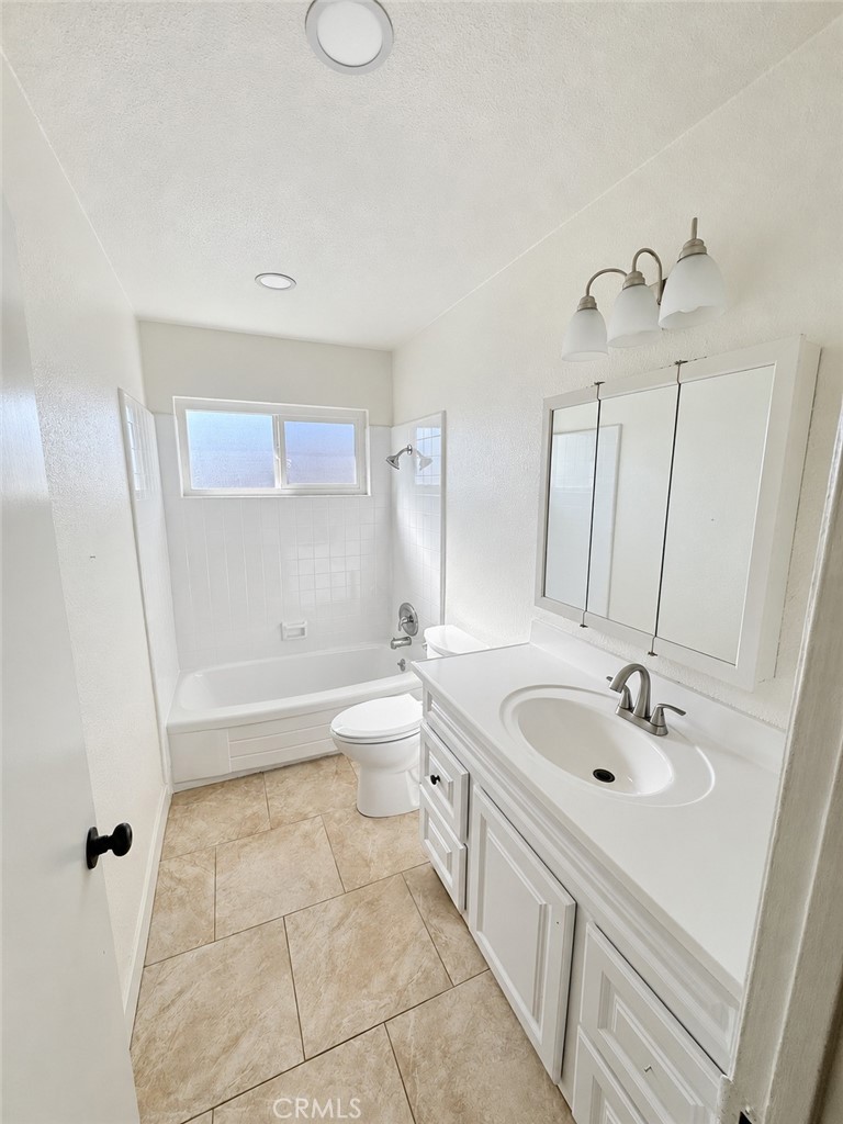 2262 W Colchester Drive E, Anaheim CA 92804 - photo 4