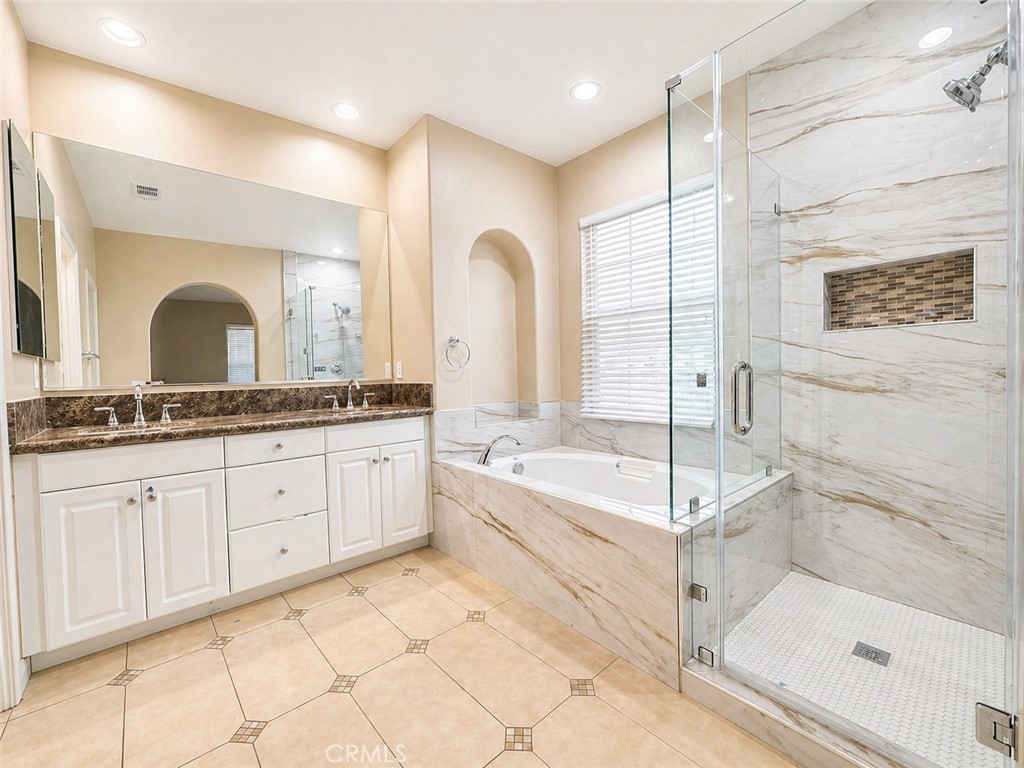 Large in suite primary bath (toilet with privacy door and separate walk-in closet) - 2365 W Canopy, Anaheim CA 92801 - photo 1