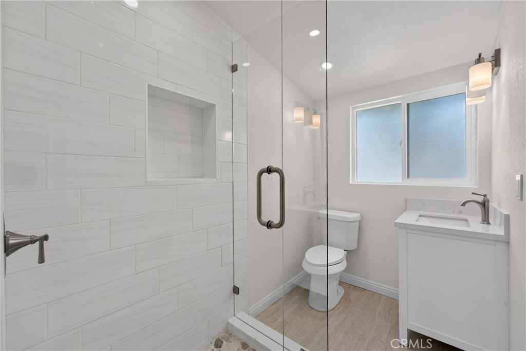 Hall bathroom - 2381 W Transit, Anaheim CA 92804 - photo 28