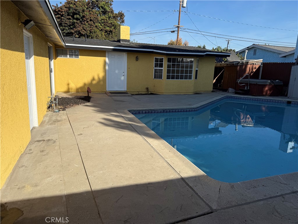 2435 W Broadway, Anaheim CA 92804 - photo 1