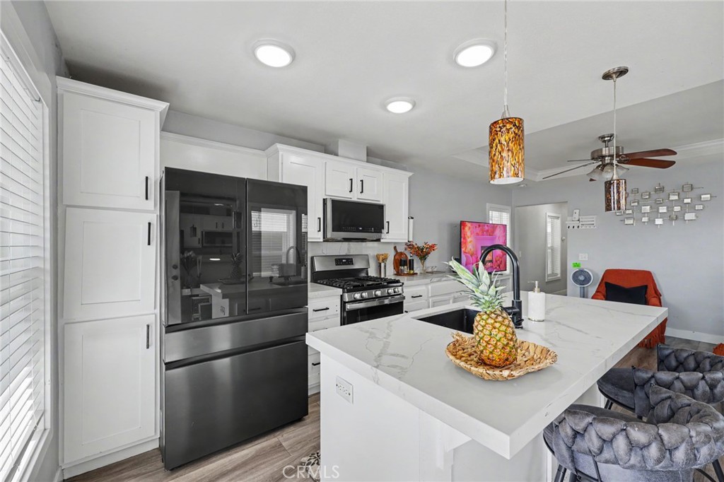Sleek kitchen island with breakfast bar - 250 W Midway Drive 2, Anaheim CA 92805 - photo 8