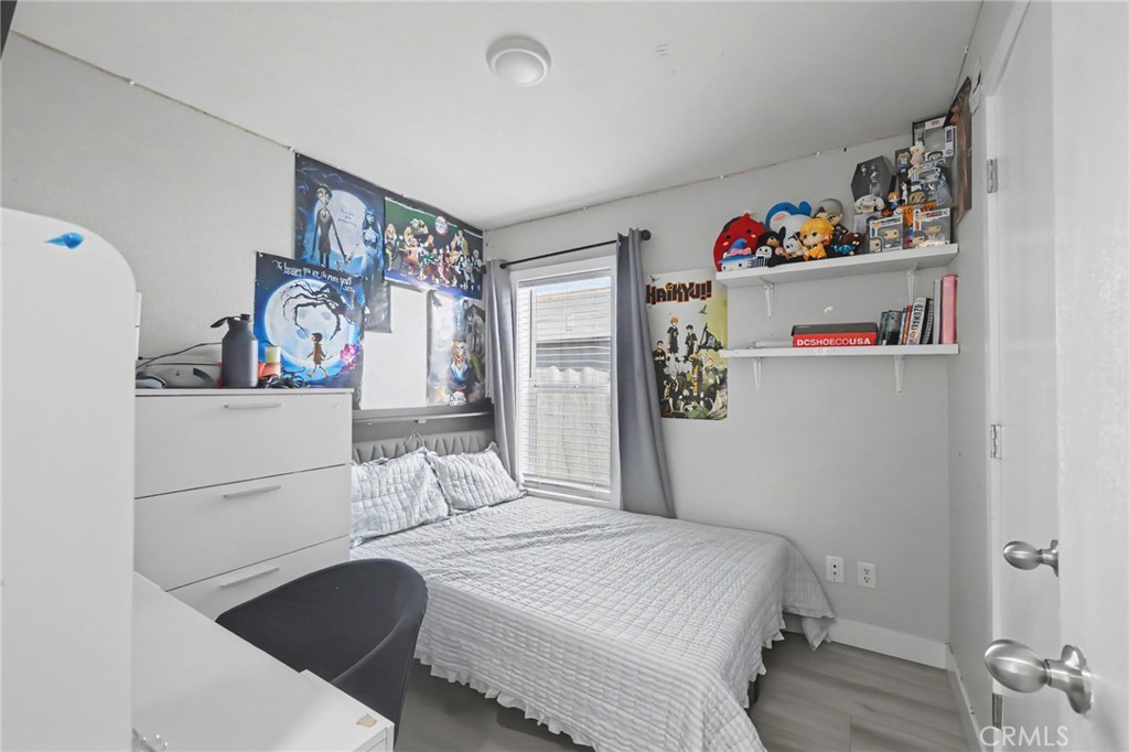 Bright bedroom space with wood-look flooring - 250 W Midway Drive 2, Anaheim CA 92805 - photo 11