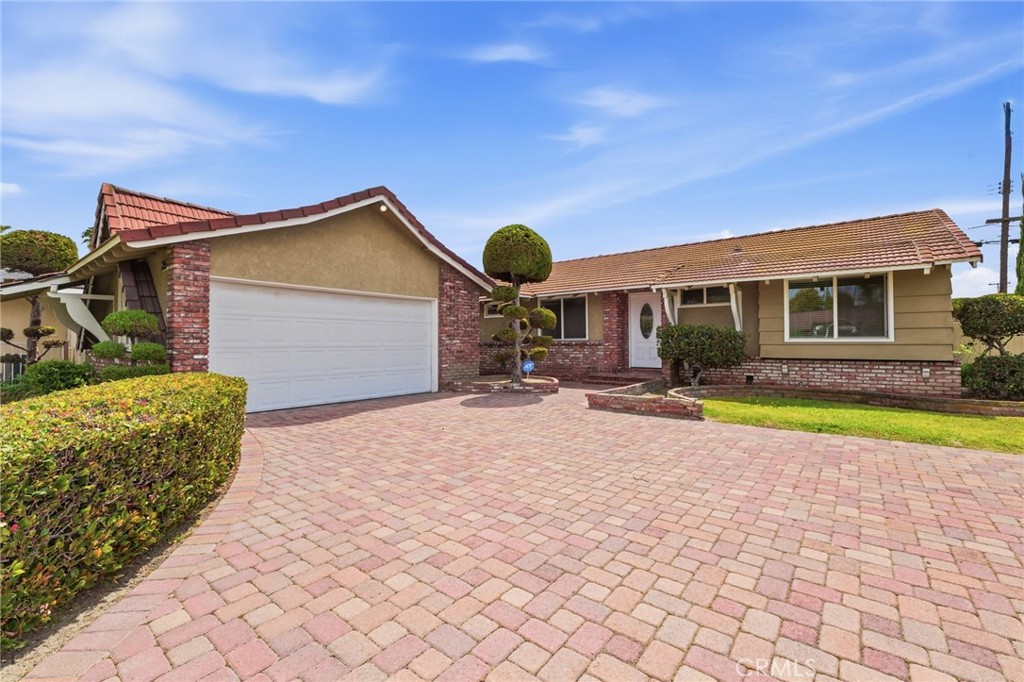 2554 W Chanticleer, Anaheim CA 92804 - photo 1
