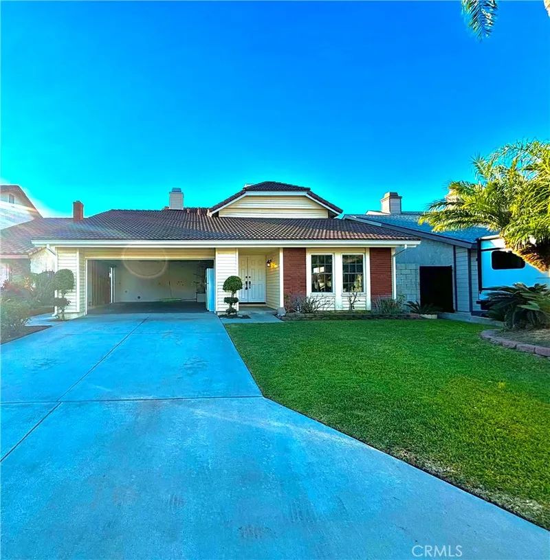 2562 E Lark Ellen, Anaheim, CA 92806