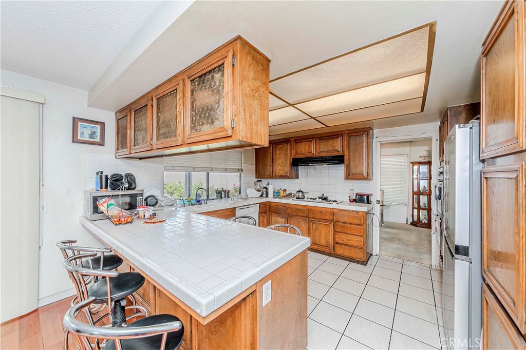 2586 E Riles Circle, Anaheim CA 92806 - photo 7