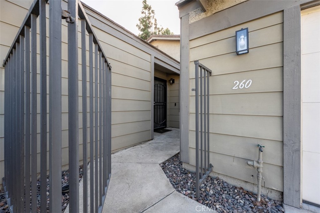 260 E Ponderosa 19, Anaheim CA 92802 - photo 2