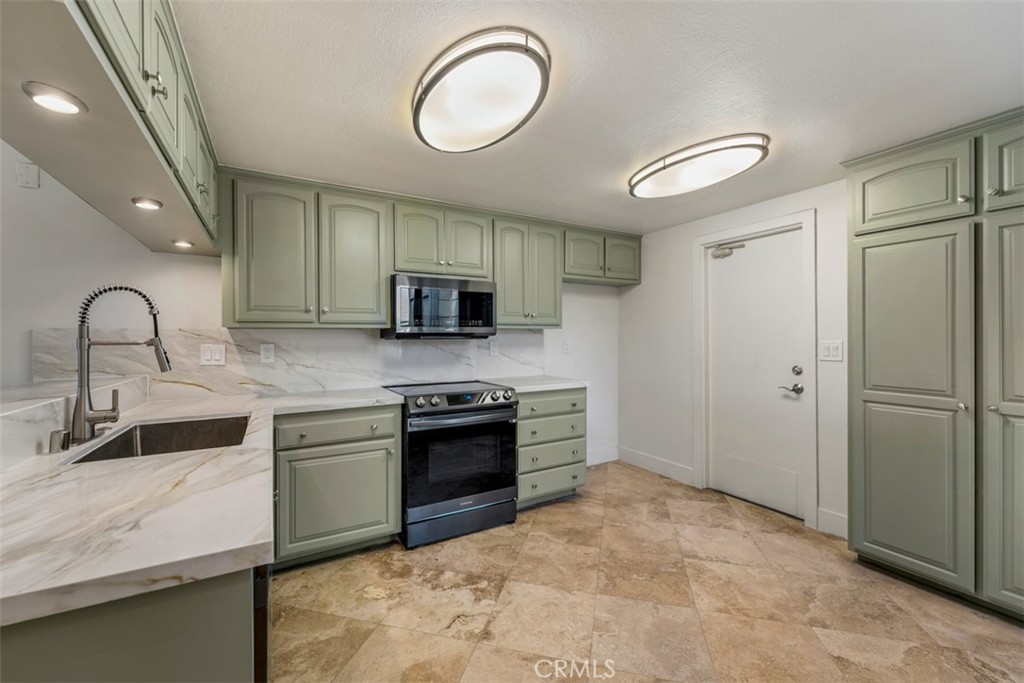 260 E Ponderosa 19, Anaheim CA 92802 - photo 4