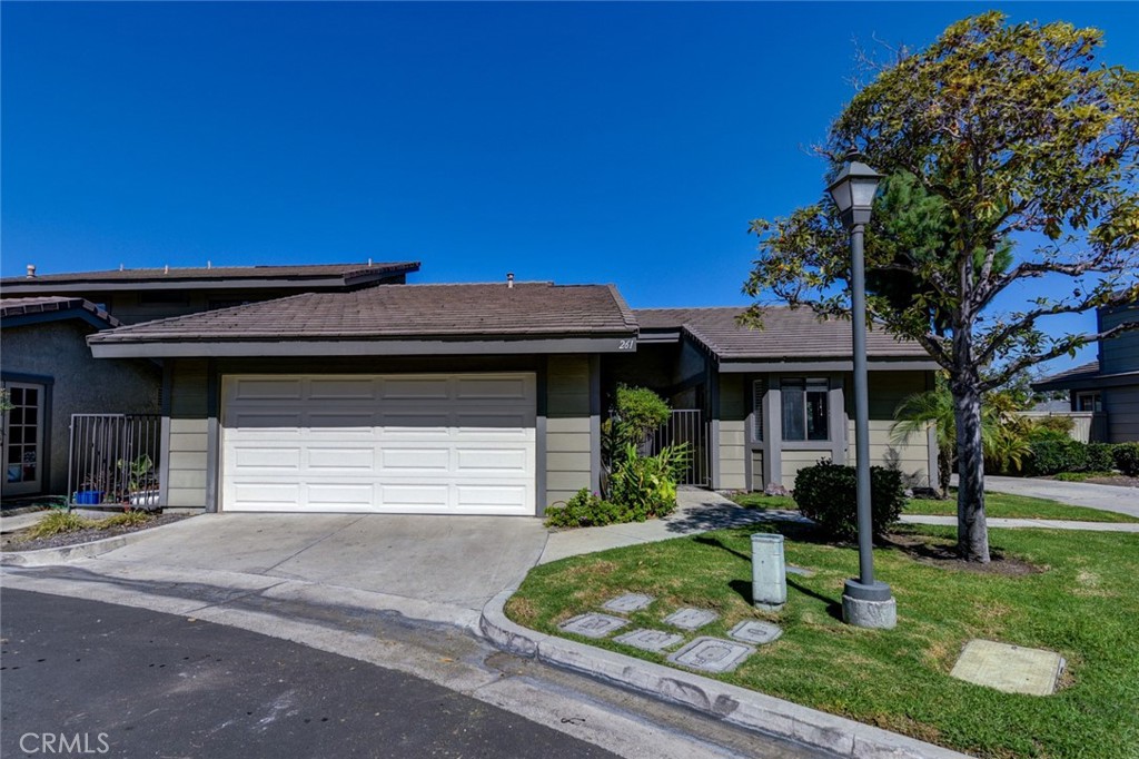 261 E Ponderosa Lane 15, Anaheim CA 92802 - photo 1