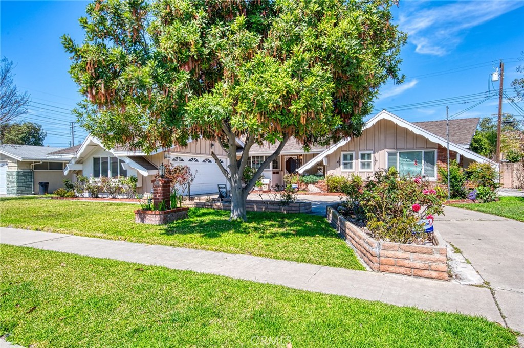 2661 W Chanticleer Road, Anaheim CA 92804 - photo 1