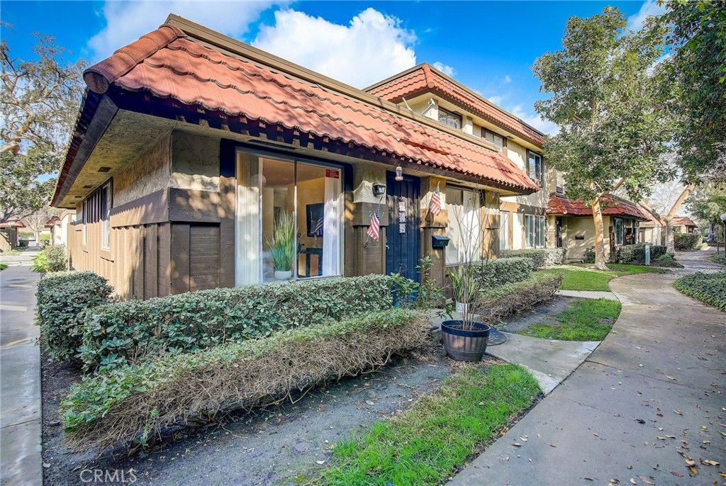 2757 W Parkside Lane, Anaheim CA 92801 - photo 1