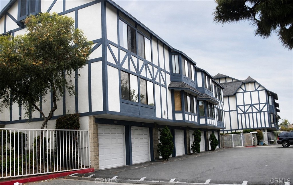Entry to complex - 3038 Cheryllyn Lane 20, Anaheim CA 92804 - photo 1
