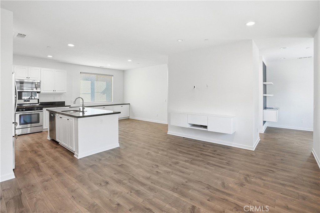 Great Room Area - 310 N Bellarose Way, Anaheim CA 92805 - photo 4