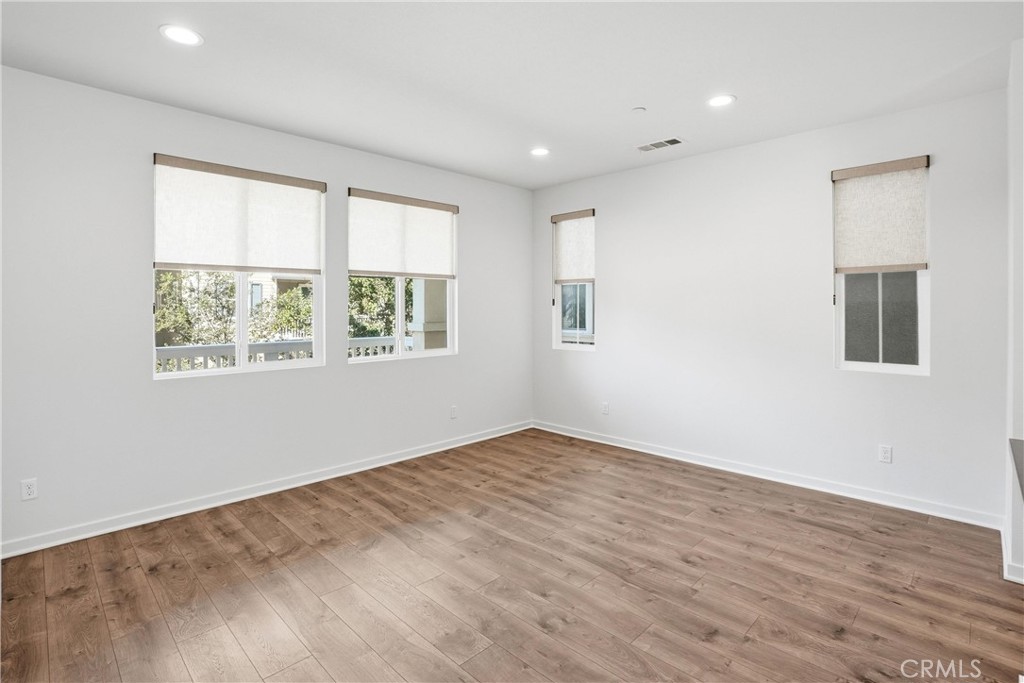 Great room - 310 N Bellarose Way, Anaheim CA 92805 - photo 13