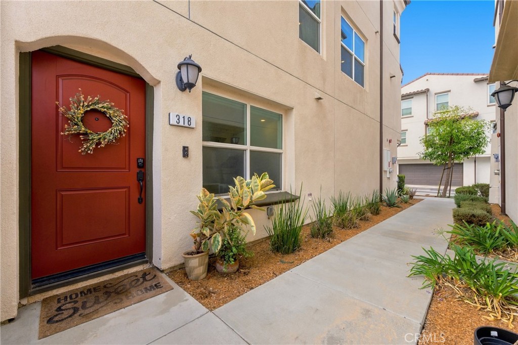 318 S Quadrilateral, Anaheim CA 92802 - photo 2