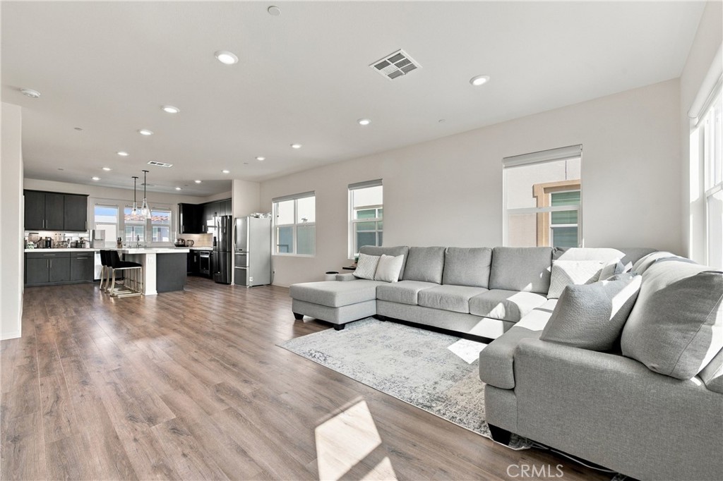 318 S Quadrilateral, Anaheim CA 92802 - photo 5