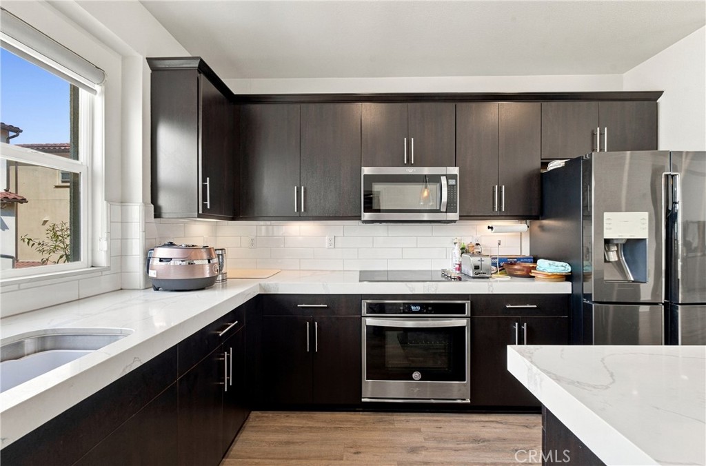 318 S Quadrilateral, Anaheim CA 92802 - photo 8