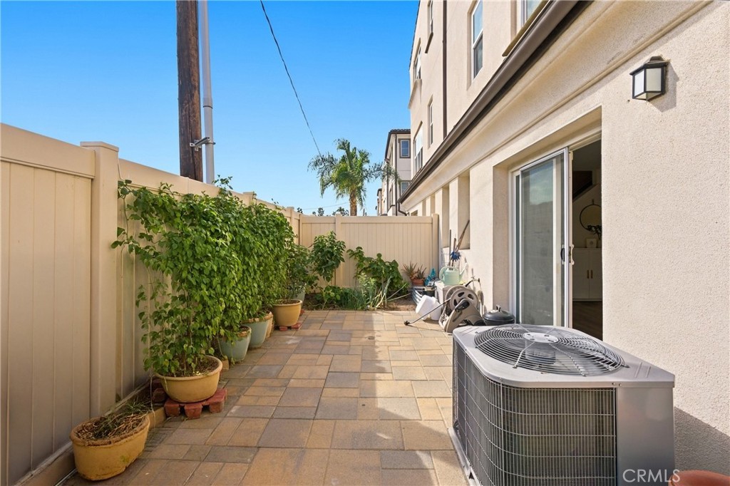 318 S Quadrilateral, Anaheim CA 92802 - photo 18