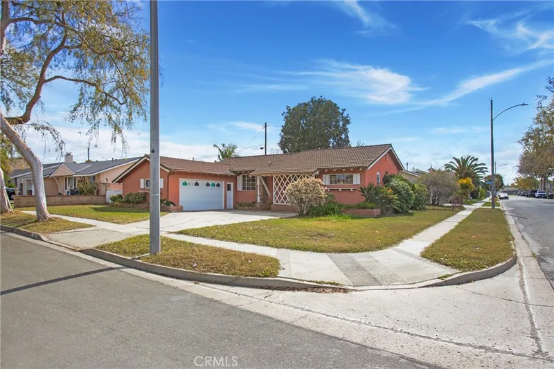 3218 W Ravenswood Drive, Anaheim, CA 92804