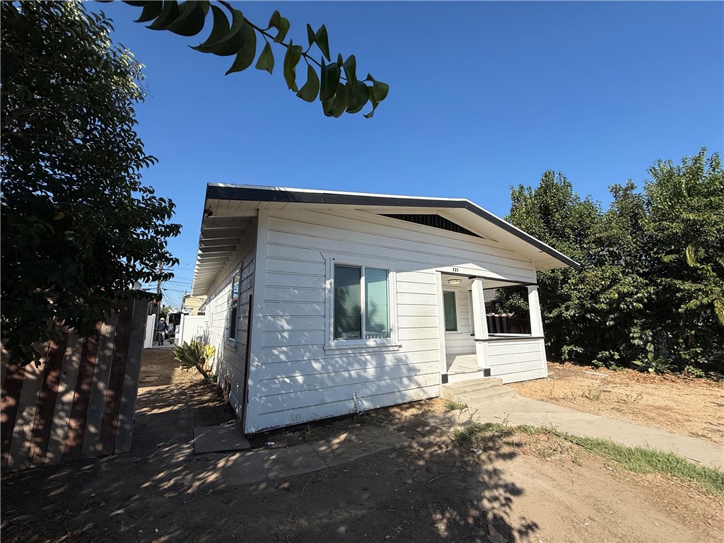 Large side yard - 323 S Kroeger Street, Anaheim CA 92805 - photo 2