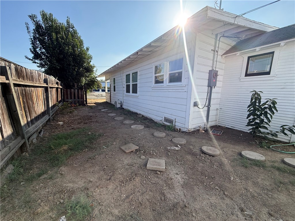 Large side yard on both sides. - 323 S Kroeger Street, Anaheim CA 92805 - photo 17