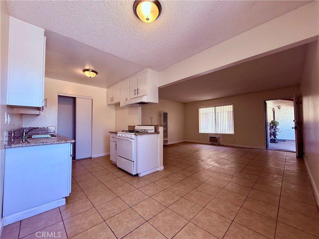 3300 W Orange Avenue 6, Anaheim CA 92804 - photo 1