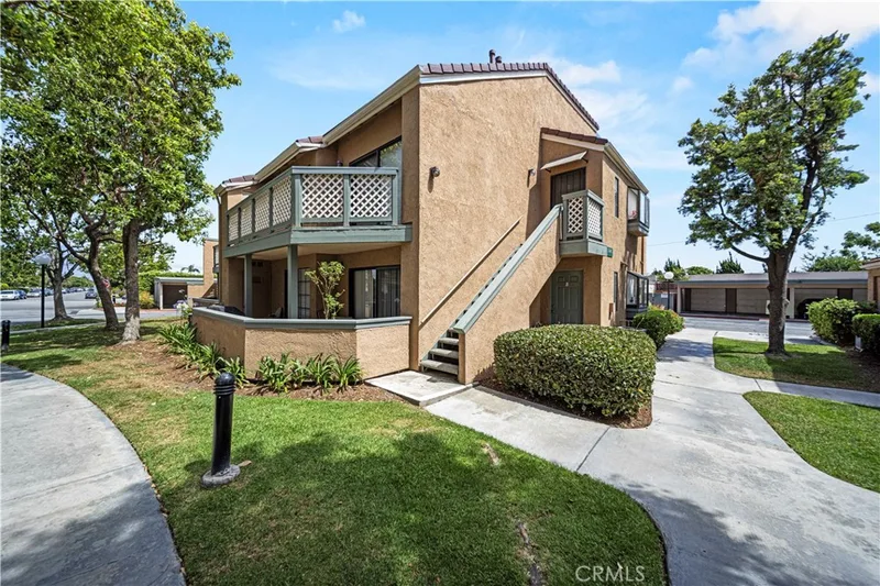3501 W Greentree Circle F, Anaheim, CA 92804