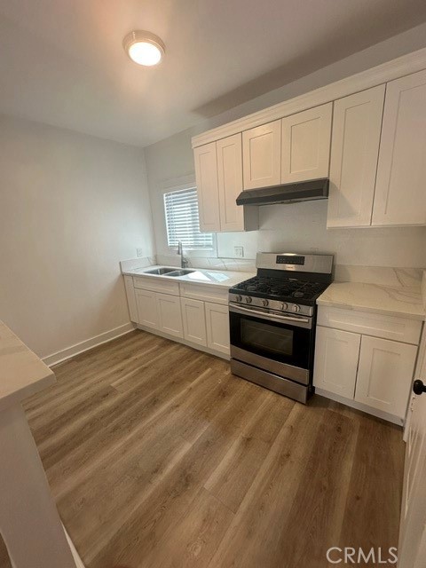 Kitchen with 4 burner stove and oven with overhead hood exhaust filter - 423 S Helena, Anaheim CA 92805 - photo 7