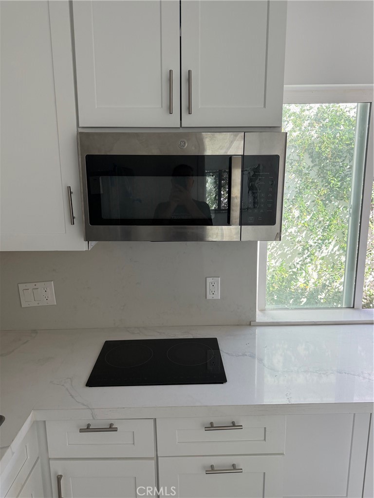 New Microwave - 4231 E Bainbridge , Unit B B, Anaheim CA 92807 - photo 5