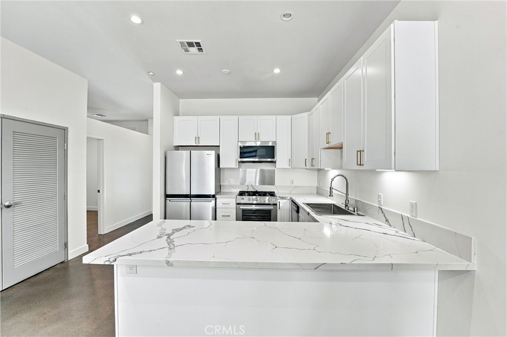 435 W Center Street, Anaheim CA 92805 - photo 2