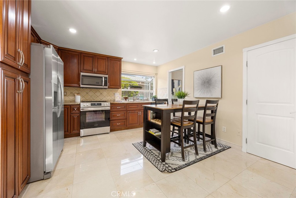 Kitchen - 4962 E Glenview, Anaheim CA 92807 - photo 16