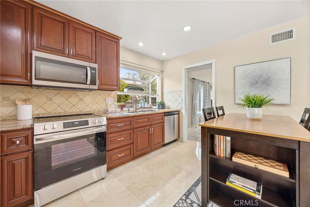 Kitchen - 4962 E Glenview, Anaheim CA 92807 - photo 18