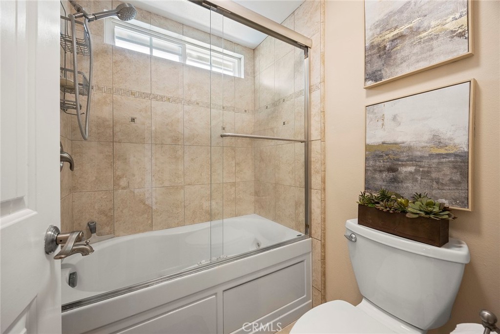 Upstair bath - 4962 E Glenview, Anaheim CA 92807 - photo 32