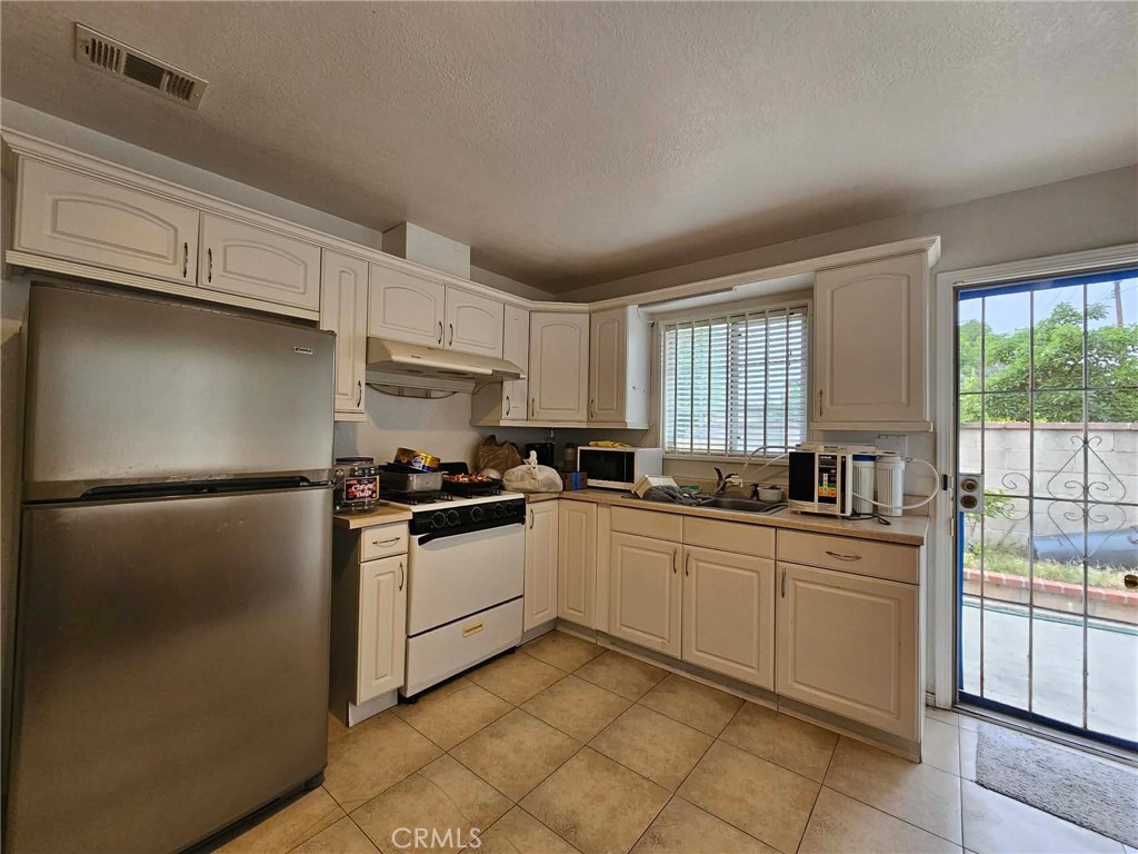 502 N Hampton St, Anaheim CA 92801 - photo 3