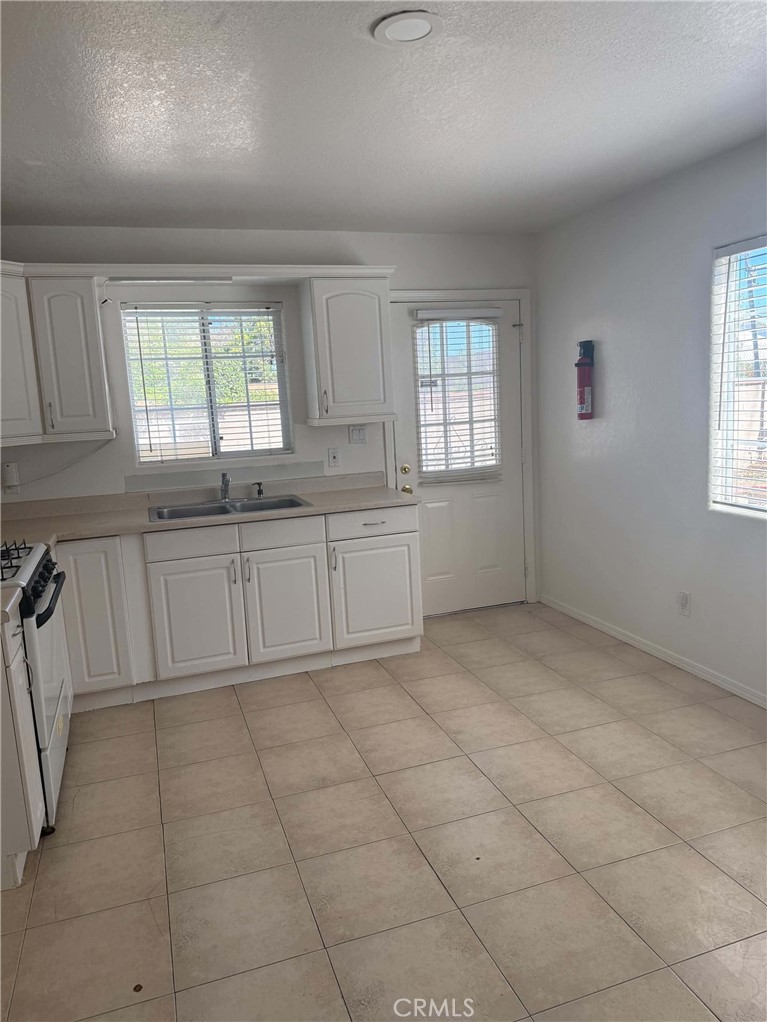 502 N Hampton St, Anaheim CA 92801 - photo 9