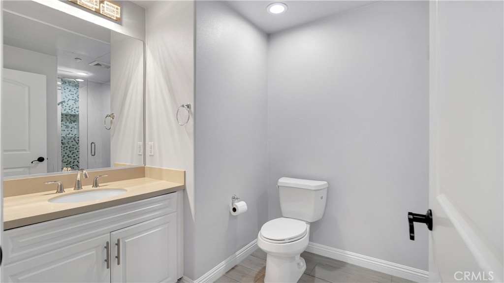 Full Bath with Updated SHower - 514 S Melrose, Anaheim CA 92805 - photo 14