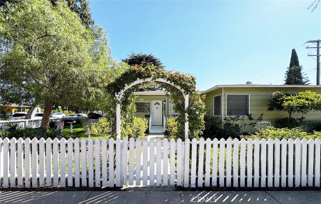 Front Yard/Entrance - 526 W Water Street, Anaheim CA 92805 - photo 1