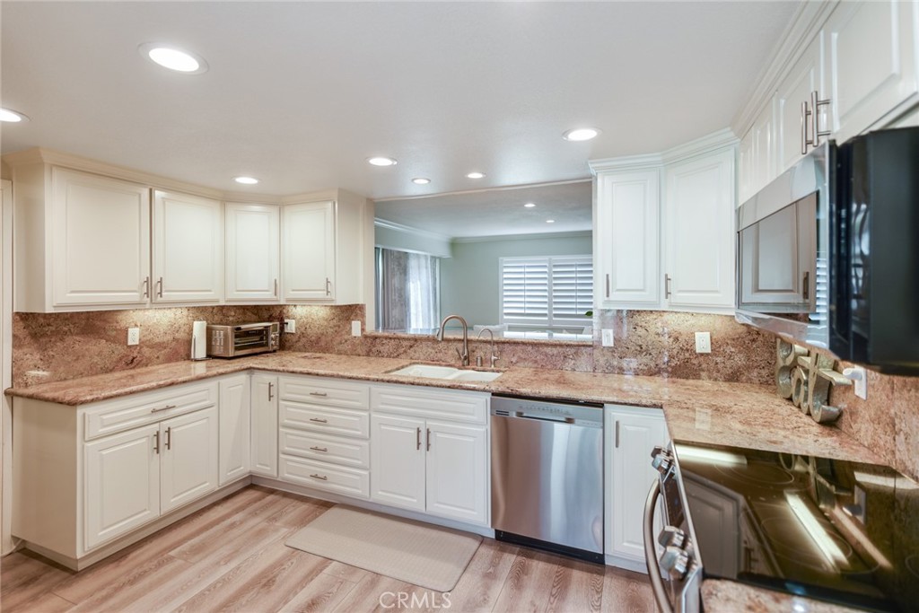 5556 E Vista Del Este, Anaheim CA 92807 - photo 4
