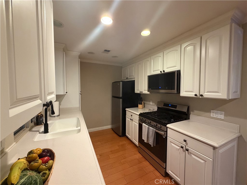 Kitchen - 5651 E Plaza De Santos, Anaheim CA 92807 - photo 7