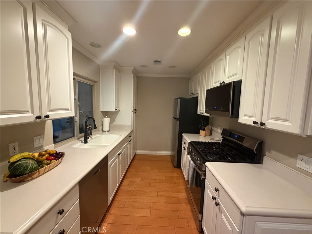 Kitchen - 5651 E Plaza De Santos, Anaheim CA 92807 - photo 8