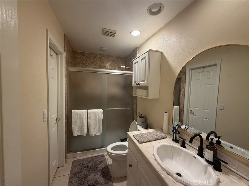Bath - 5651 E Plaza De Santos, Anaheim CA 92807 - photo 10
