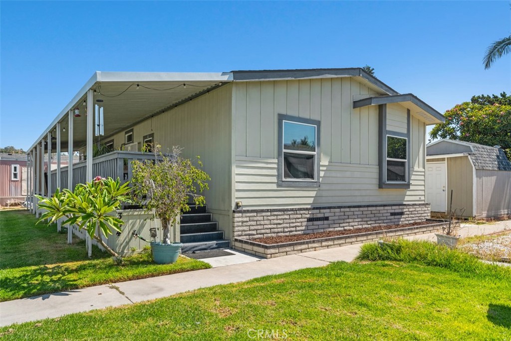 Side stairs - 5815 La Palma Ave 304, Anaheim CA 92807 - photo 3