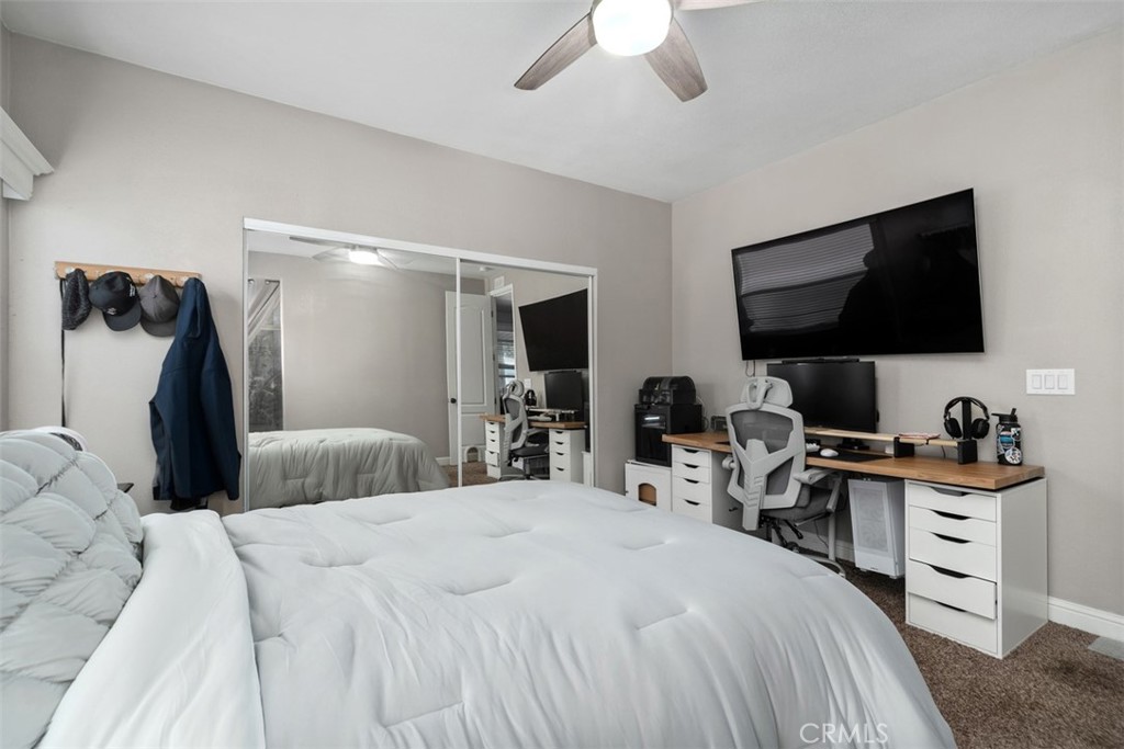 Spacious family room with Chef's Luxury Kitchen - 5815 La Palma Ave 304, Anaheim CA 92807 - photo 21