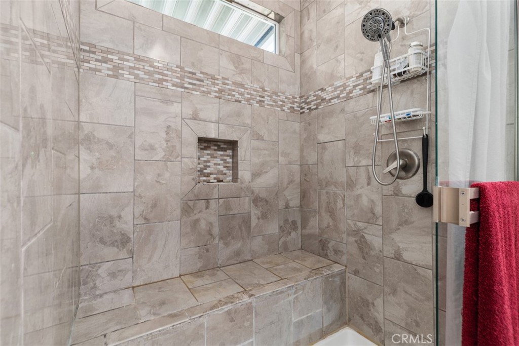 Spacious walk-in shower - 5815 La Palma Ave 304, Anaheim CA 92807 - photo 24