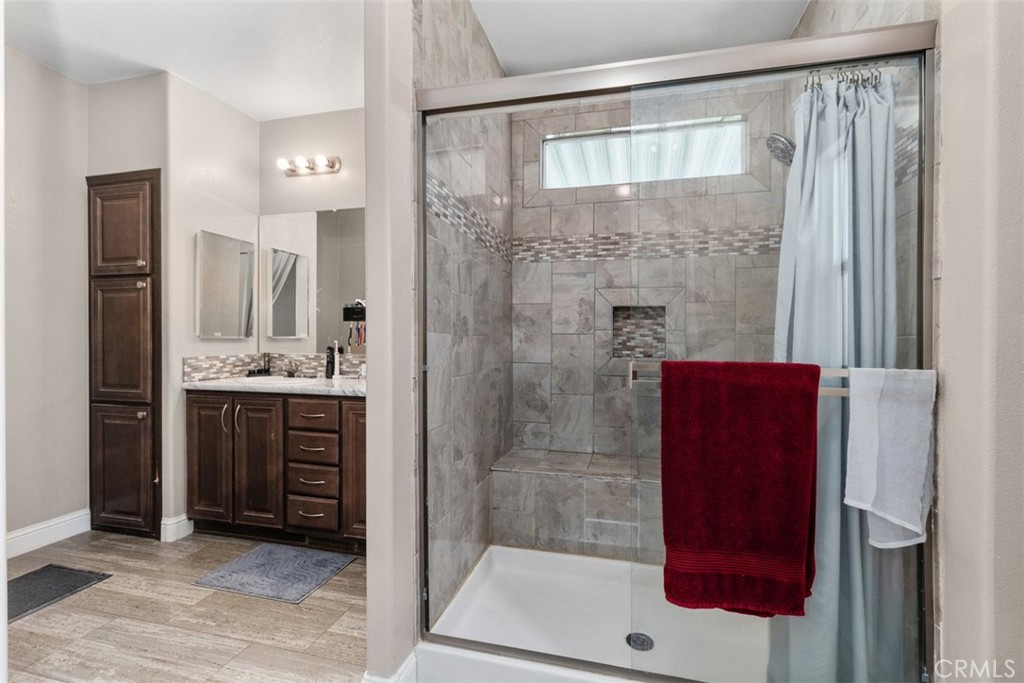 Spacious walk-in shower - 5815 La Palma Ave 304, Anaheim CA 92807 - photo 25