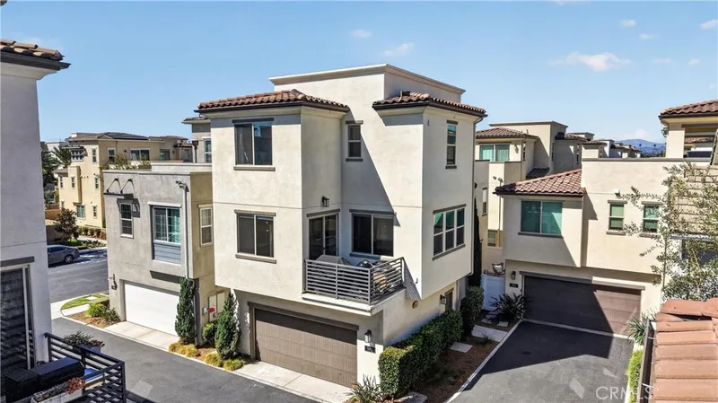 592 S Motif, Anaheim, CA 92805
