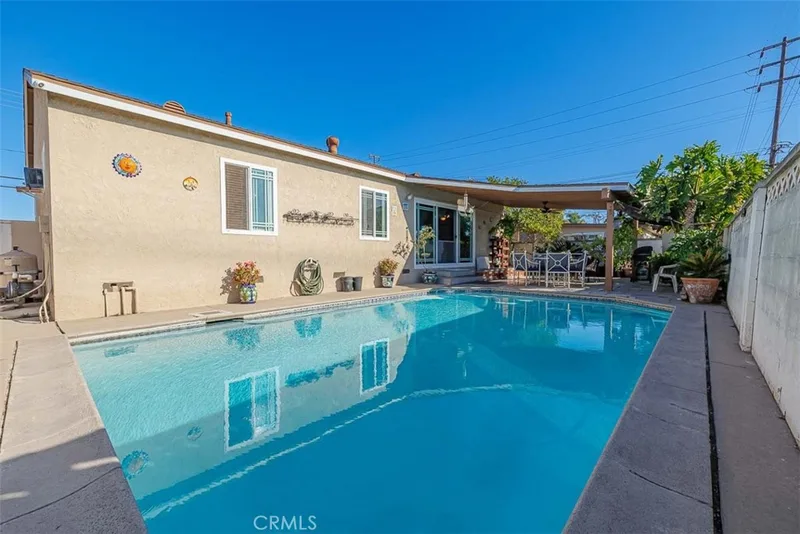605 N La Reina, Anaheim, CA 92801