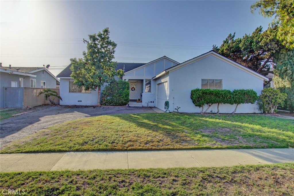 Extra long driveway - 645 S Hacienda Street, Anaheim CA 92804 - photo 1