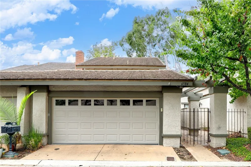 6584 E Paseo Diego, Anaheim, CA 92807
