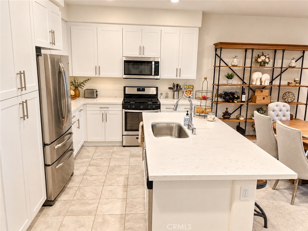 Kitchen - 666 S District, Anaheim CA 92805 - photo 7